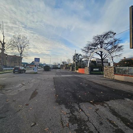 Hotel Euro Castegnato Bagian luar foto