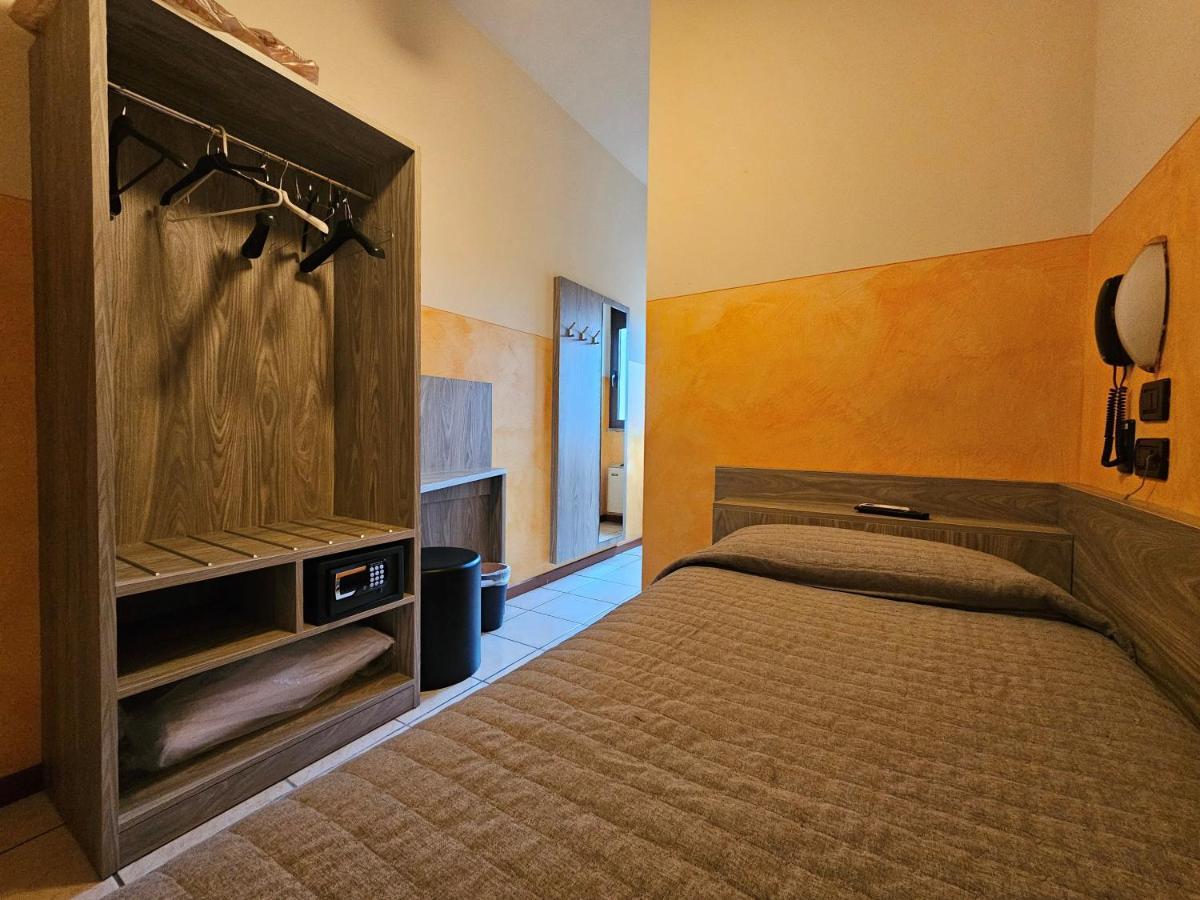Hotel Euro Castegnato Bagian luar foto