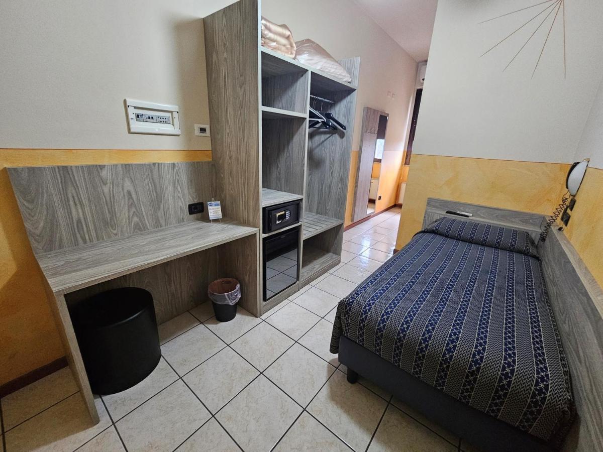 Hotel Euro Castegnato Bagian luar foto