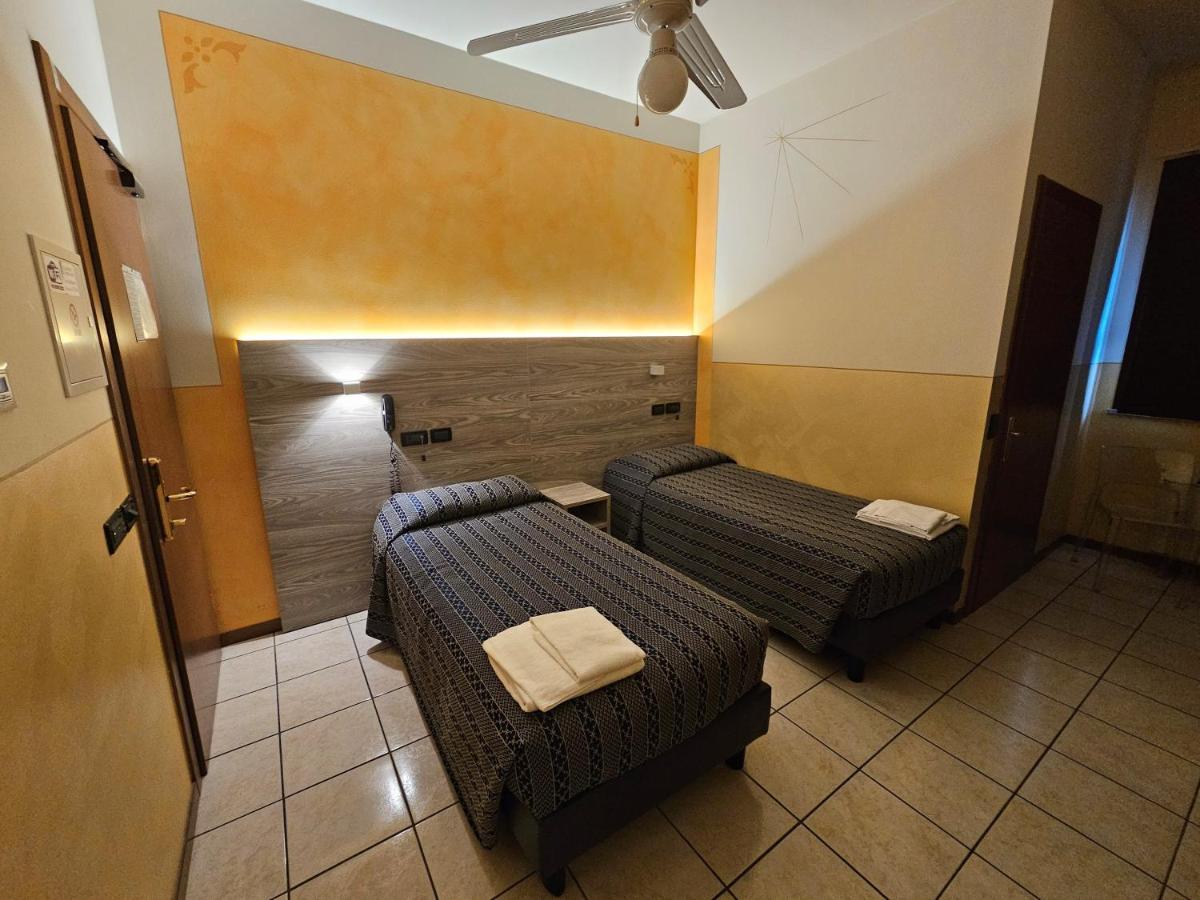 Hotel Euro Castegnato Bagian luar foto