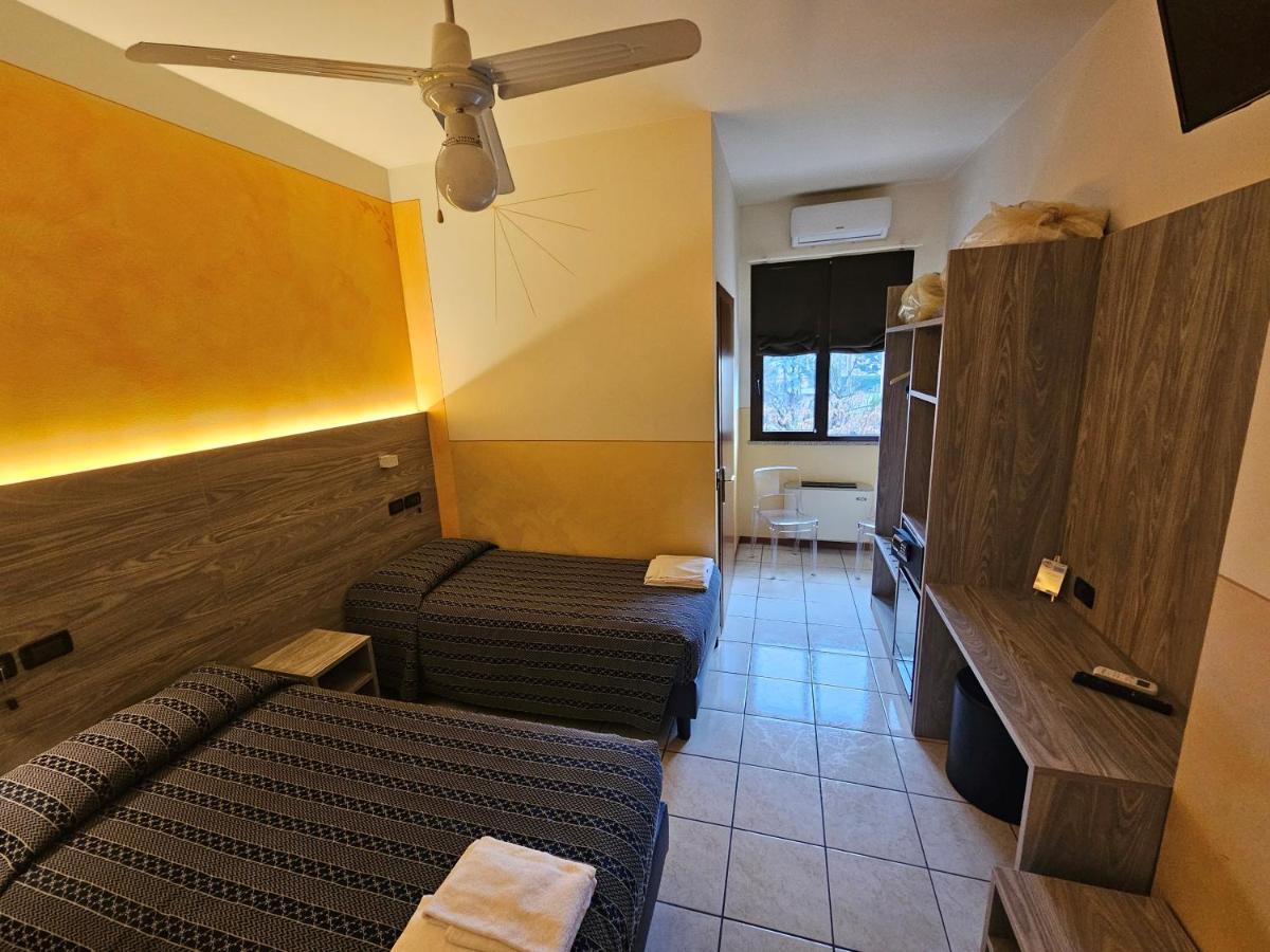 Hotel Euro Castegnato Bagian luar foto