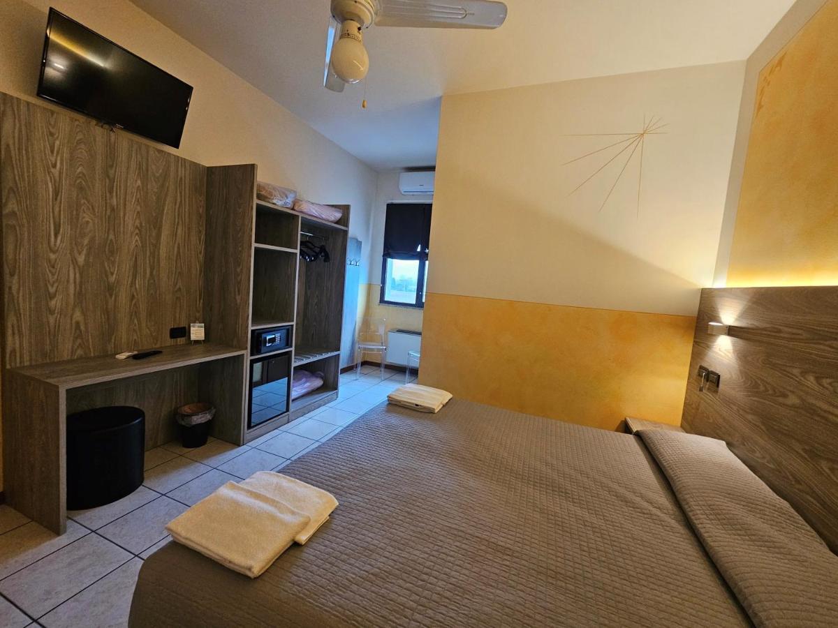 Hotel Euro Castegnato Bagian luar foto