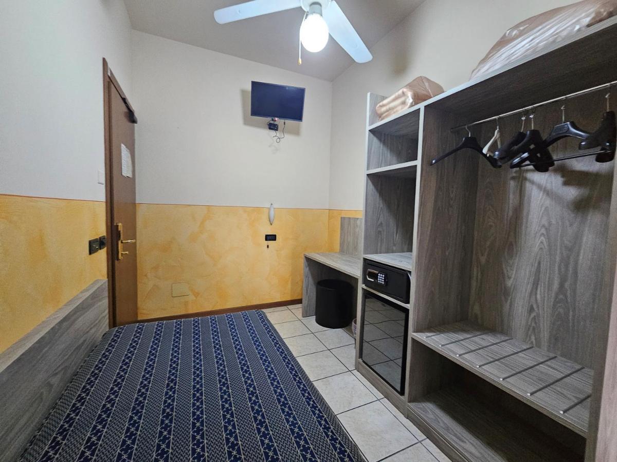 Hotel Euro Castegnato Bagian luar foto